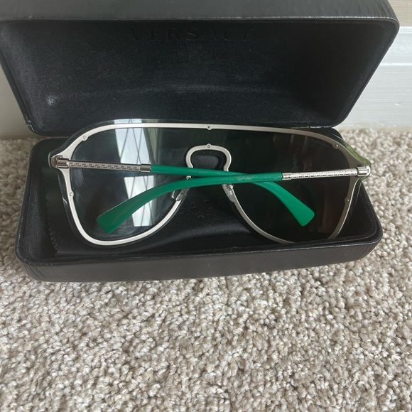 COPY - Versace Sunglasses - Picture 3 of 6